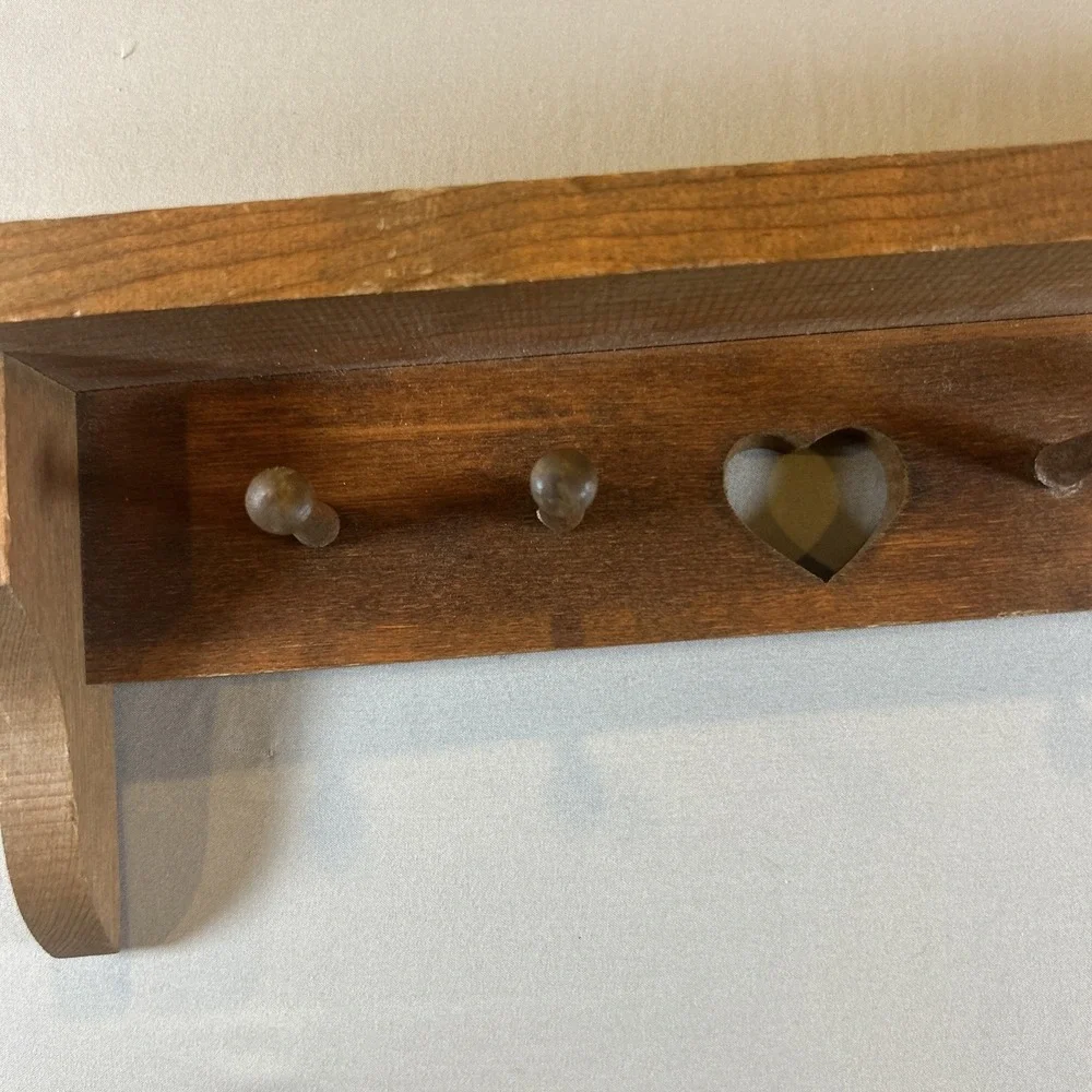 VTG Cottage Core Farmhouse Wood Heart Hanging Wall Shelf 4 Pegs 15 inches Oak